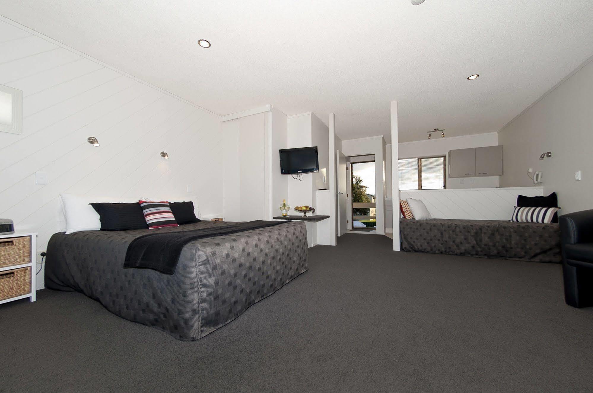 The Oceanside Motel Whitianga Kültér fotó